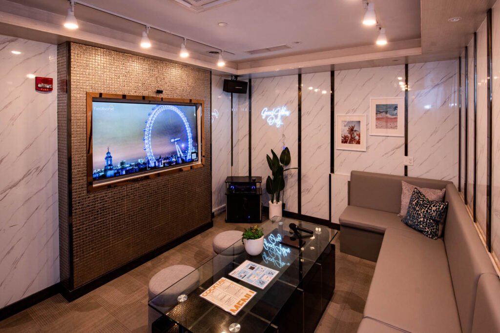 Wave808 Karaoke in Honolulu